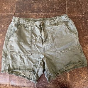 Aerie army green shorts size Large